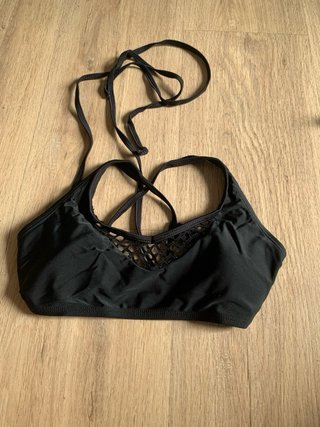 Bikini negro con tiras