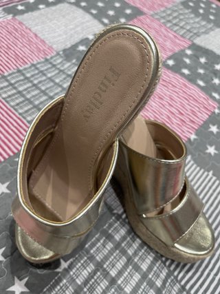 Sandalias cuña Findlay doradas