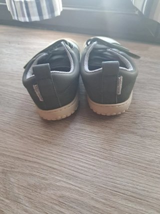 Zapatos verdes con velcro Talla 29
