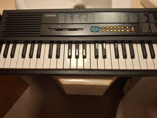 Teclado Casio MA-100 con 100 ritmos