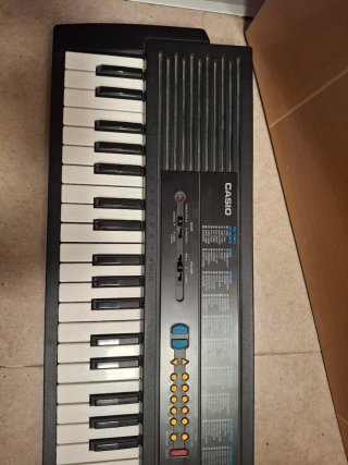 Teclado Casio MA-100 con 100 ritmos