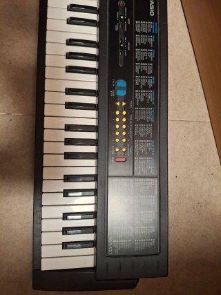 Teclado Casio MA-100 con 100 ritmos