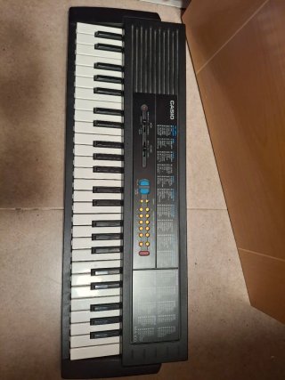 Teclado Casio MA-100 con 100 ritmos