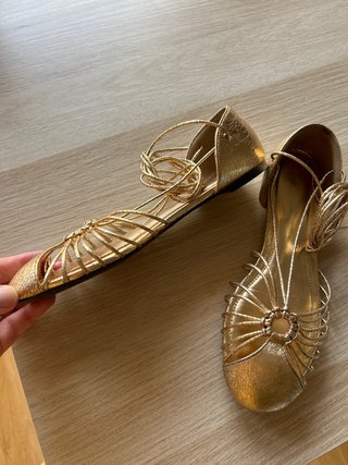 Sandalias doradas Zara