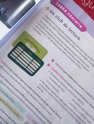 Lote de libros de texto de 5° de Primaria.