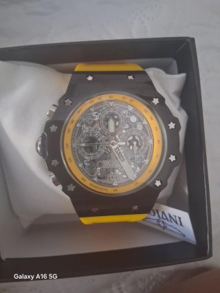 Reloj Invicta Negro y Amarillo