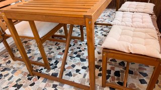 Mesa de madera para exterior con 2 sillas y banca