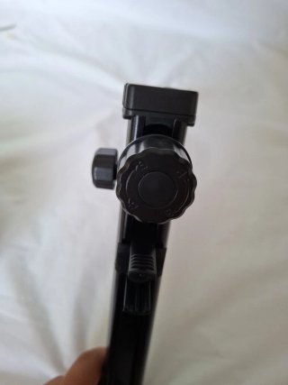 Soporte ajustable negro para teléfonos