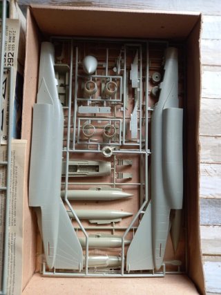 Maqueta ESCI F-4 B/J Navy Phantom 1/48