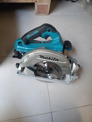 Sierra Circular Makita DHS 782 en su maletín