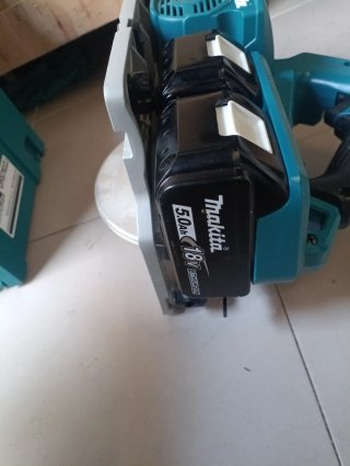 Sierra Circular Makita DHS 782 en su maletín