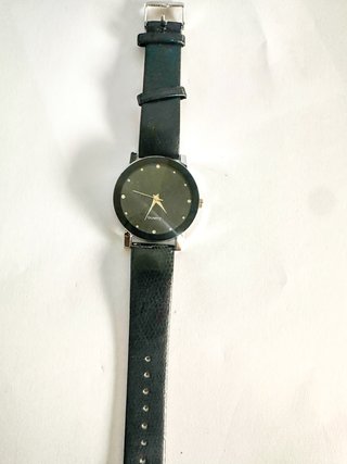Reloj Geneva Negro con Detalles Dorados