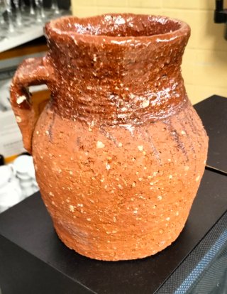 Jarrón de barro cocido artesanal antiguo