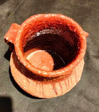Jarrón de barro cocido artesanal antiguo