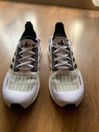 Zapatillas Adidas grises y blancas ULTRABOOST