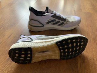 Zapatillas Adidas grises y blancas ULTRABOOST