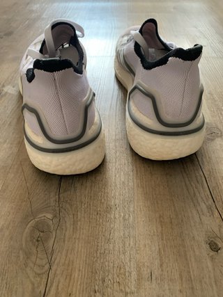 Zapatillas Adidas grises y blancas ULTRABOOST
