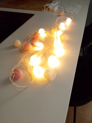 Guirnaldas de luces LED rosas y blancas