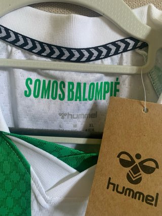 Camiseta Hummel Verde y Blanca BETIS L