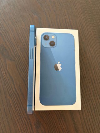 iPhone 13 Azul con Cargador y Cable