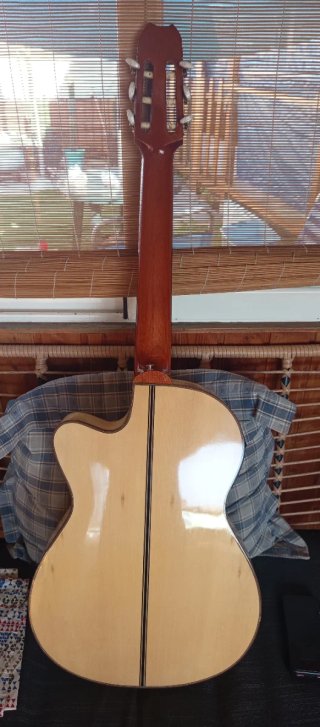 Guitarra Clásica Caja Estrecha