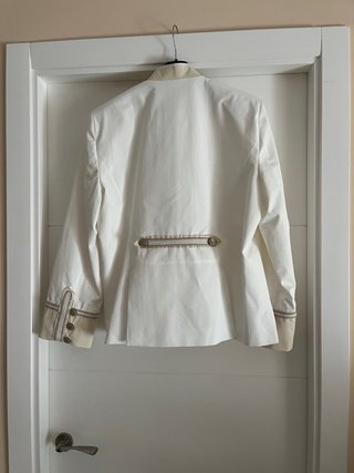 Chaqueta estilo militar beige y blanca