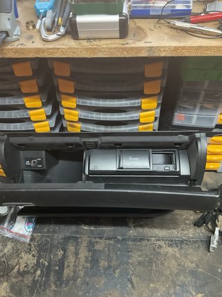 Guantera Seat Leon MK1 con cargador CDS