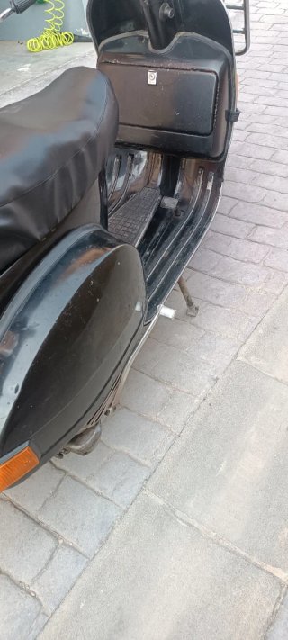 Vespa DN200 Negra