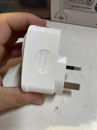 Adaptador Enchufe UK G 5 en 1 con 3 USB-A