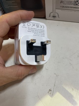 Adaptador Enchufe UK G 5 en 1 con 3 USB-A