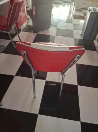 Mesa y Sillas Estilo Retro