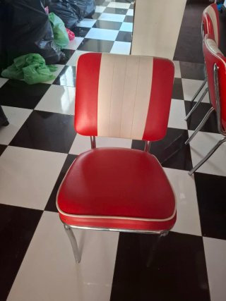 Mesa y Sillas Estilo Retro