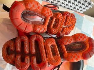 Nike Air Vapormax Plus T43 Negras Rojas