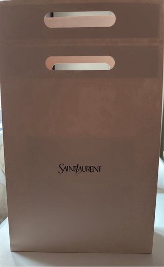 Borsa Yves Saint Laurent nera con catena oro