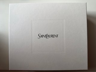 Borsa Yves Saint Laurent nera con catena oro