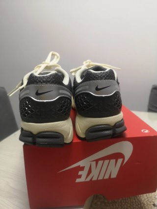 Nike Vomero 5