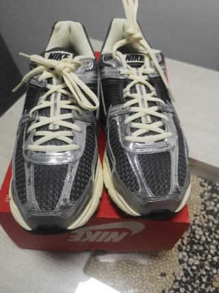 Nike Vomero 5
