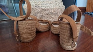 Sandalias cuña Bershka beige, super comodos