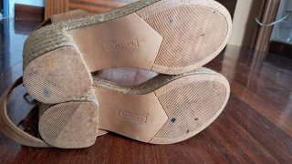 Sandalias cuña Bershka beige, super comodos
