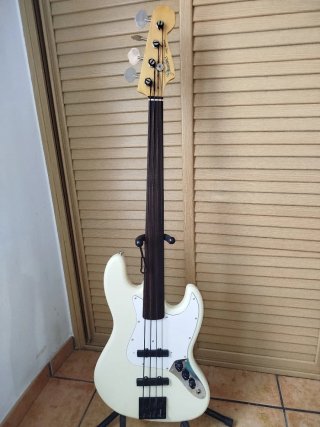 Fender Jazz Bass Japonés