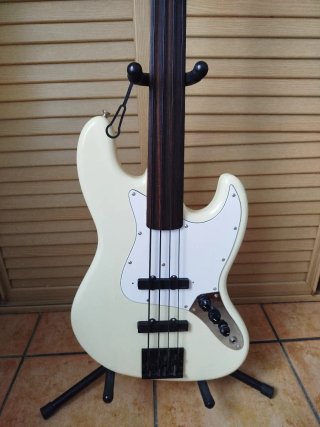 Fender Jazz Bass Japonés