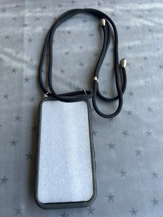 Funda iPhone 14 con colgante