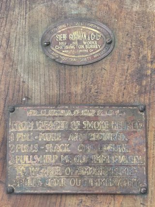 Antiguo fuelle de buzo submarinista