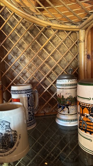 Jarras de cerveza de cerámica y metal
