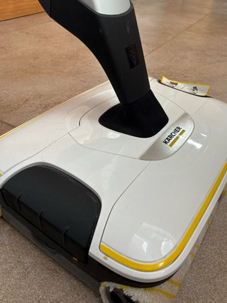 Fregadora eléctrica de fondo y suelo Kärcher