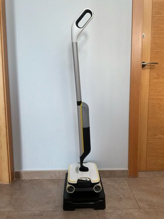 Fregadora eléctrica de fondo y suelo Kärcher