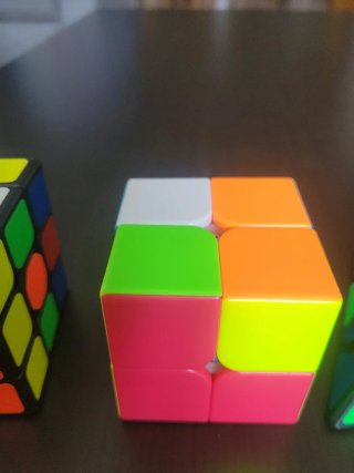 Lote 4 Cubos Rubik: 3x3, 2x2 y Pirámide