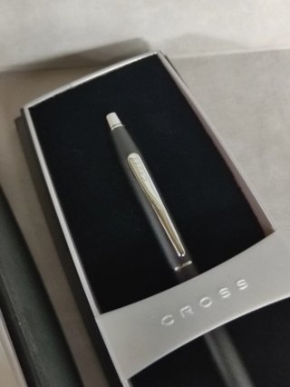 Bolígrafo negro  Cross con estuche