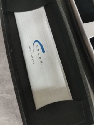 Bolígrafo negro  Cross con estuche
