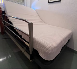 Cama geriátrica articulada eléctrica